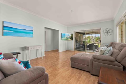 Jervis Bay Breeze - Pet Friendly & 350m to Callala Bay House in Callala Bay