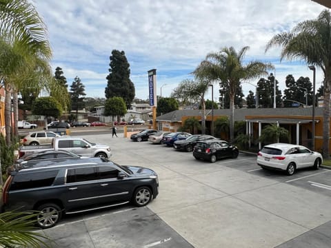 Neighbourhood, Street view, Parking