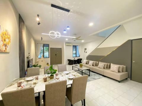 2 Storey Stylish Comfort Retreat ````AlmaImpianRia House in Penang