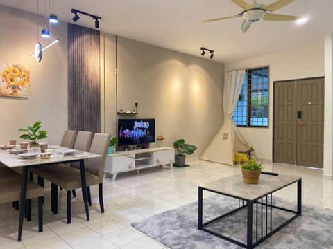 2 Storey Stylish Comfort Retreat ````AlmaImpianRia House in Penang