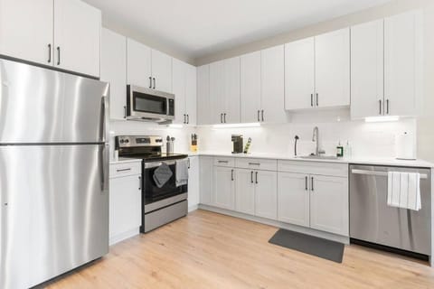 Kitchen or kitchenette, oven