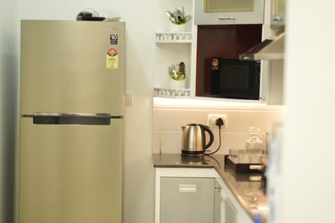 Coffee/tea facilities, Kitchen or kitchenette, dishwasher, oven, stove, toaster