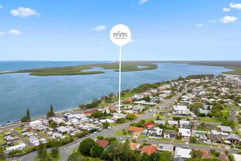 Nearby landmark, Neighbourhood, Natural landscape, Bird's eye view, Beach, Location