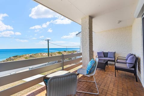 Beachful Bliss in Halls Head Apartment in Mandurah