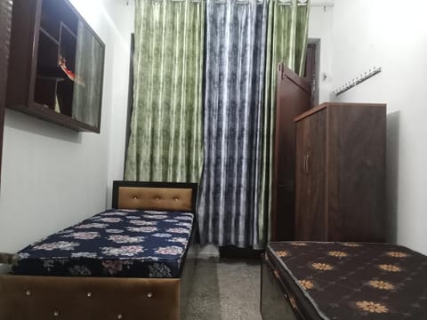 Girls pg in ludhiana toshi Apartment in Ludhiana