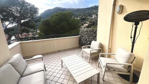 Patio, View (from property/room), Balcony/Terrace, Living room, Mountain view