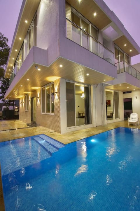 Property building, Pool view, Swimming pool