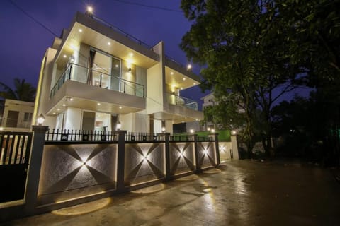 Property building, Night, View (from property/room), Balcony/Terrace