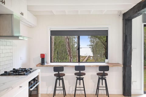 The Treehouse - Pet Friendly home in Jervis Bay! House in Saint Georges Basin