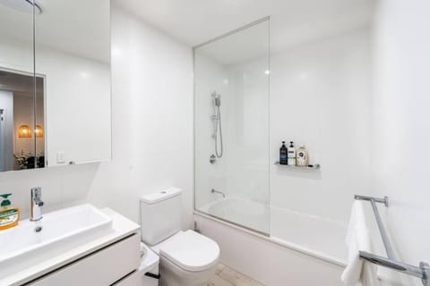 Central 2BR-2BA Resort-Style Retreat In Hamilton Appartamento in Bulimba