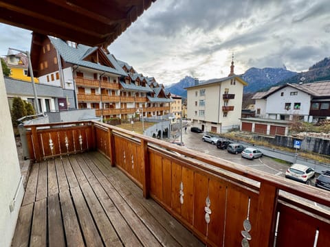 Neighbourhood, City view, Mountain view