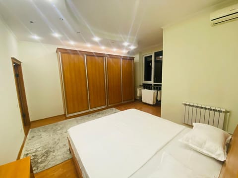 Бахти Apartment in Almaty