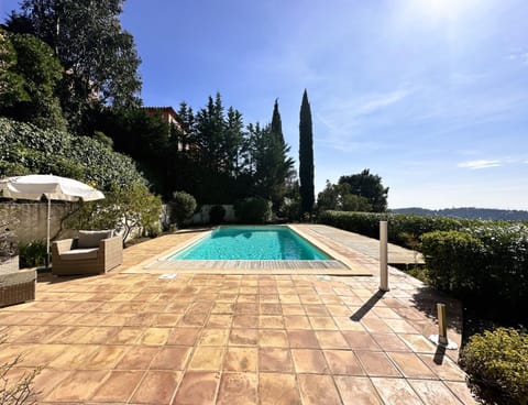 Villa Lougabie pour 8 personnes, vue mer et piscine sur le Domaine de Valcros à La Londe-Les Maures Villa in La Londe-les-Maures