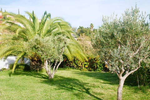 Villa L'Argentière pour 6 personnes avec piscine et vue dégagée à La Londe-Les-Maures Villa in La Londe-les-Maures