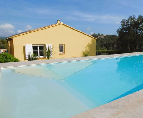 Villa L'Argentière pour 6 personnes avec piscine et vue dégagée à La Londe-Les-Maures Villa in La Londe-les-Maures