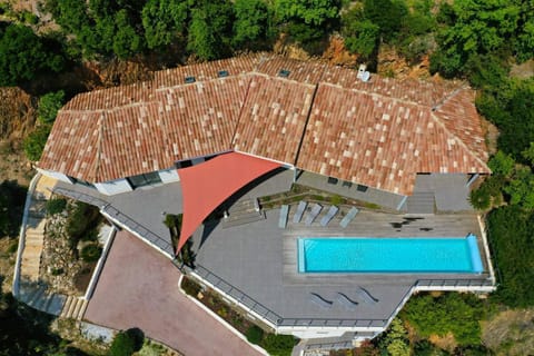 Villa Eden pour 8 personnes climatisée avec piscine chauffée et vue mer à La Londe-les-Maures Villa in La Londe-les-Maures