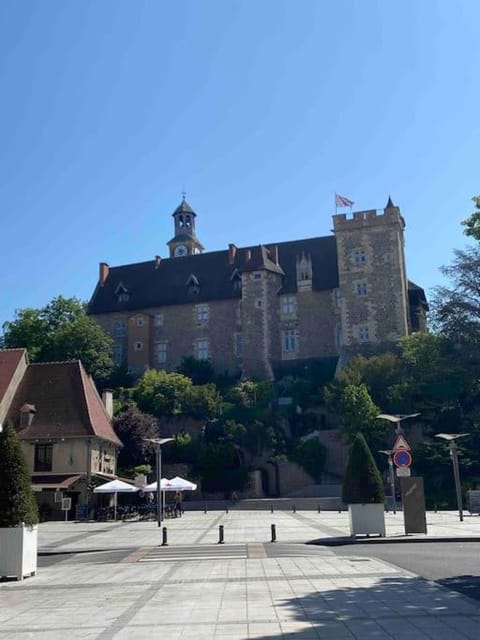 Chambre meublée et équipée - centre-ville Appartamento in Montluçon