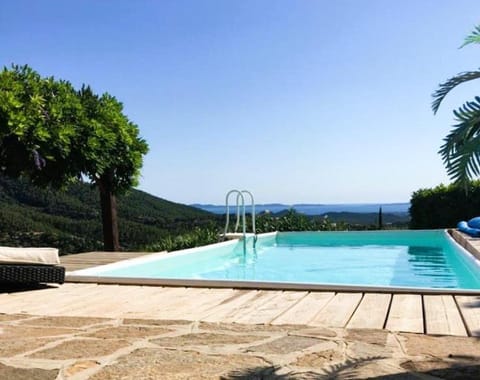 Villa Cosy pour 6 personnes avec piscine privée et vue panoramique sur les îles et les collines à La Londe les Maures Villa in La Londe-les-Maures