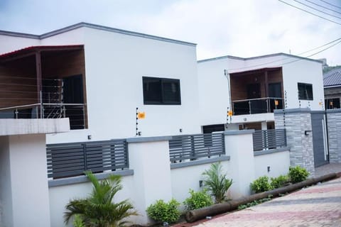 Entire 4 bedroom condo in Accra Pacific Apartments Apartment in Greater Accra Region, Ghana