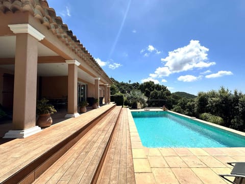 Villa Blue Hill pour 6 personnes avec piscine privée et vue mer à La Londe-Les-Maures Villa in La Londe-les-Maures