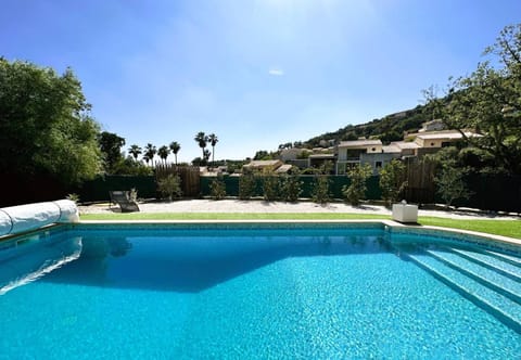 Villa Les Bancaous climatisée pour 6 personnes avec piscine privée dans le Domaine de Valcros à La Londe-les-Maures Villa in La Londe-les-Maures