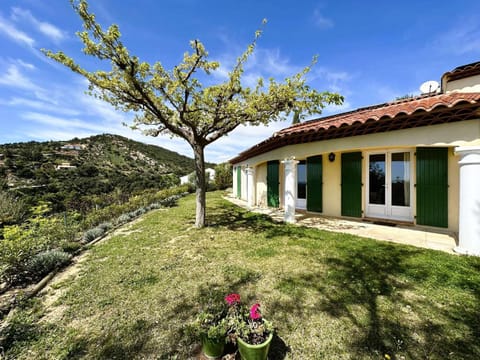 Villa Verde climatisée pour 10 personnes avec piscine chauffée et vue mer à La Londe les Maures Villa in La Londe-les-Maures