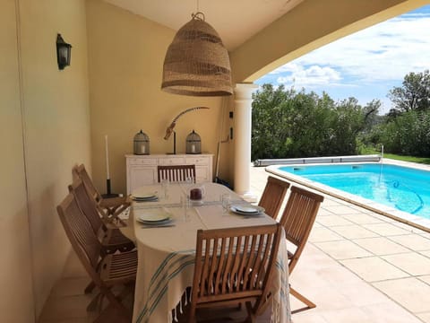 Villa Verde climatisée pour 10 personnes avec piscine chauffée et vue mer à La Londe les Maures Villa in La Londe-les-Maures