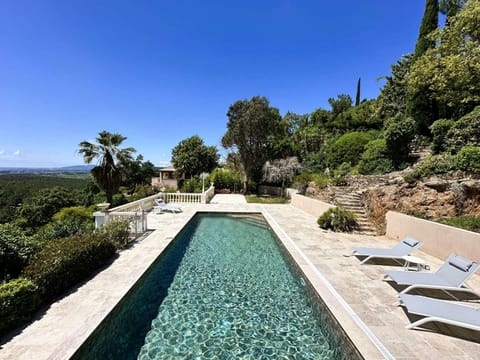 Villa Blanche pour 8 personnes avec piscine privée à La Londes-Les-Maures Villa in La Londe-les-Maures