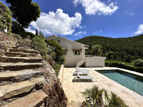 Villa Blanche pour 8 personnes avec piscine privée à La Londes-Les-Maures Villa in La Londe-les-Maures