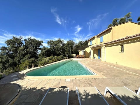 Villa Myosotis pour 8 personnes avec piscine chauffée et vue mer à La Londe-Les-Maures Villa in La Londe-les-Maures