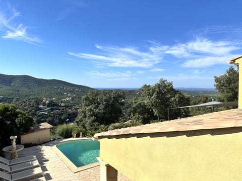 Villa Myosotis pour 8 personnes avec piscine chauffée et vue mer à La Londe-Les-Maures Villa in La Londe-les-Maures