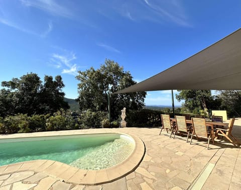 Villa Myosotis pour 8 personnes avec piscine chauffée et vue mer à La Londe-Les-Maures Villa in La Londe-les-Maures