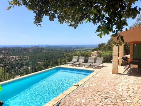 Villa Camelia pour 8 personnes avec piscine et vue mer au domaine de Valcros à La Londe les Maures Villa in La Londe-les-Maures