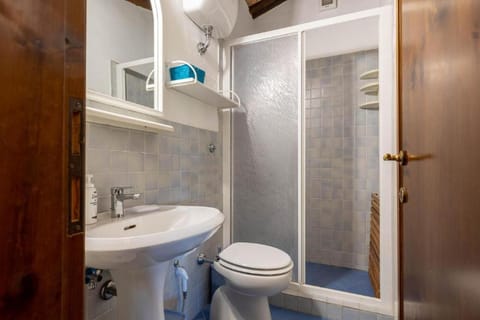 Borgo nel Chianti Rondine con piscina tennis e wifi Apartment in Castellina in Chianti