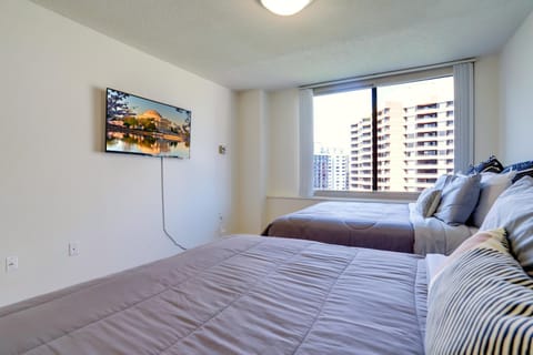 Bed, TV and multimedia, Bedroom