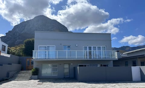 Property building, Facade/entrance, Parking