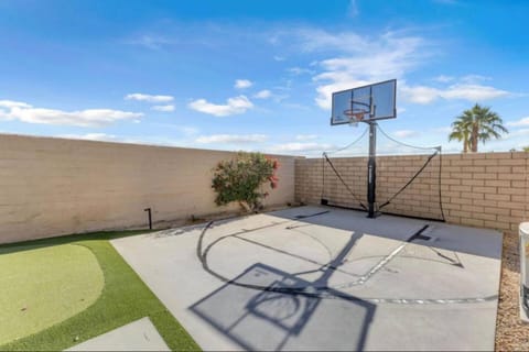 Desert Escape (basketball game room mini golf) House in Indio