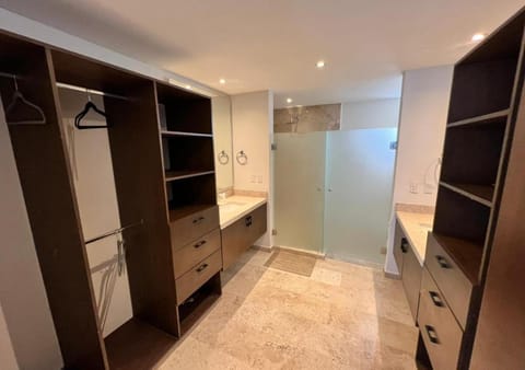 Shower, Bathroom, wardrobe