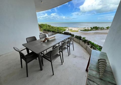 Patio, Day, Natural landscape, Balcony/Terrace, Dining area, Beach, Sea view