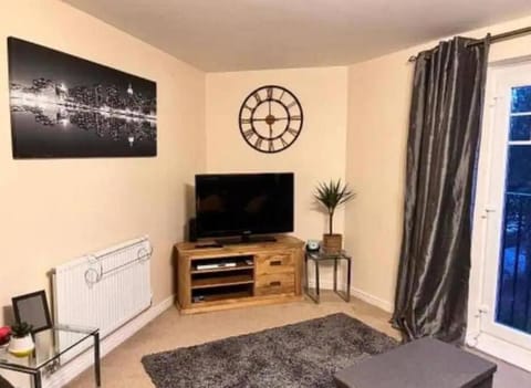 A Cosy 2-Bedroom Flat in Warrington Apartment in Warrington