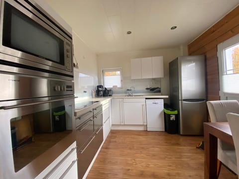 Kitchen or kitchenette, dishwasher, oven, pet friendly, stove, toaster