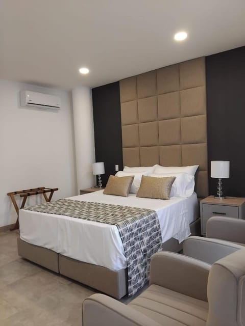 Bed, Photo of the whole room, Bedroom, air conditioner