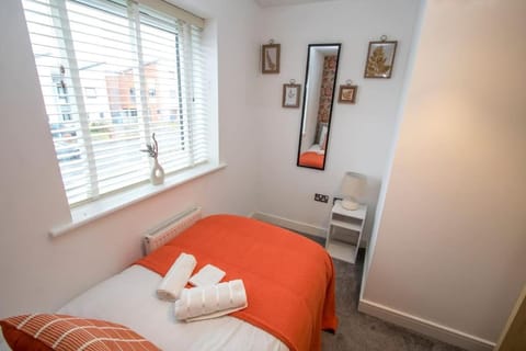 3 Cosy bedrooms, Central, Monthly Deals & Parking House in Manchester