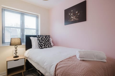 Modern and Stylish Home away from Home Apartment in Aylesbury Vale