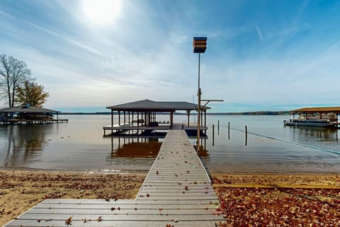 Sundown Bed and Beach House in Lake Anna