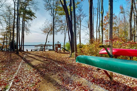 Sundown Bed and Beach House in Lake Anna