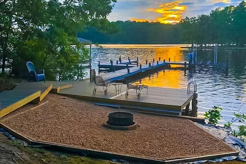 Cedar Hall House in Lake Anna