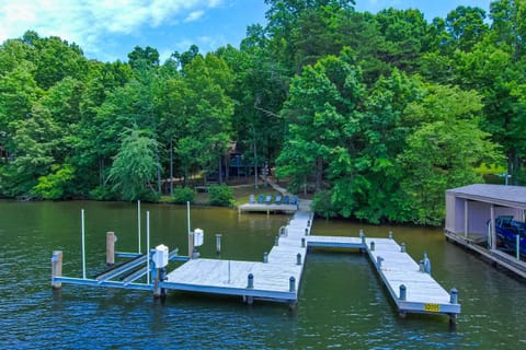 Cedar Hall House in Lake Anna