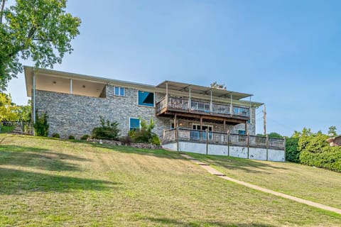 Waterside Retreat on Hamilton House in Rockwell