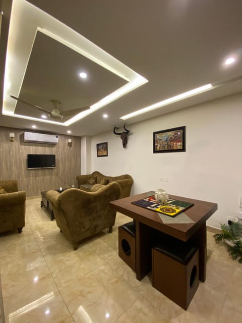 TV and multimedia, Living room, Seating area, air conditioner